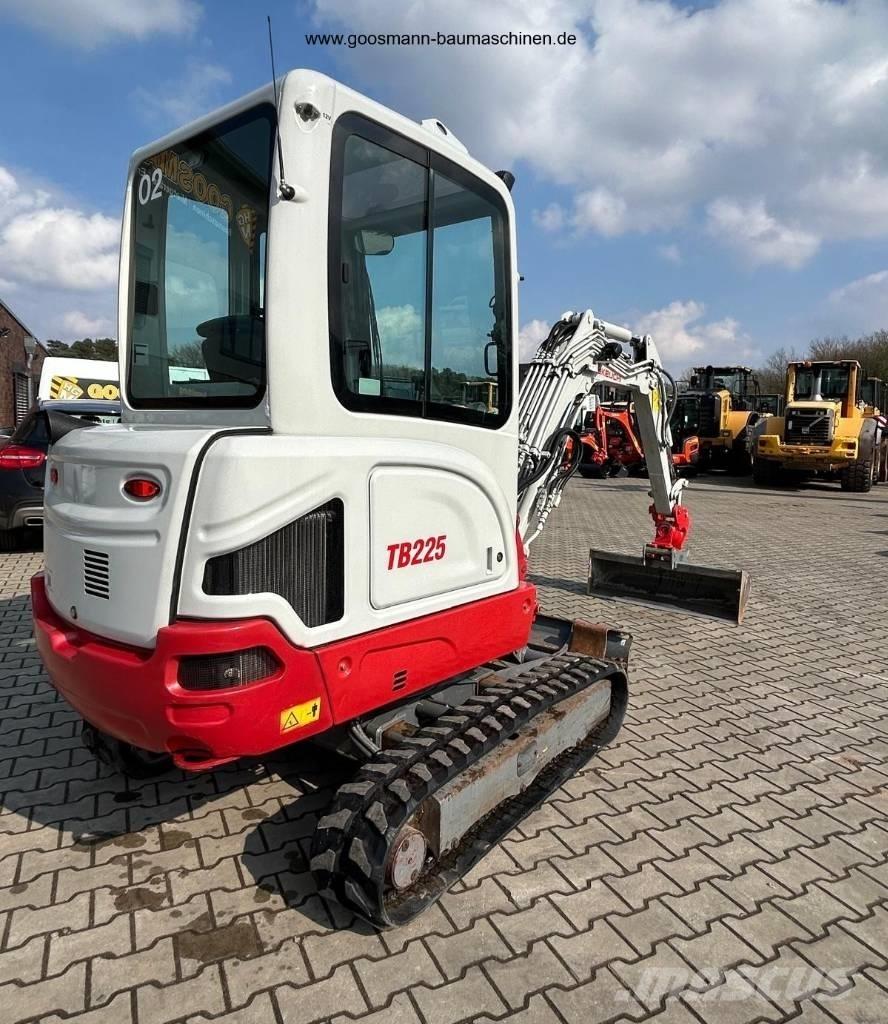 Takeuchi TB 225 Mini pelle < 7t