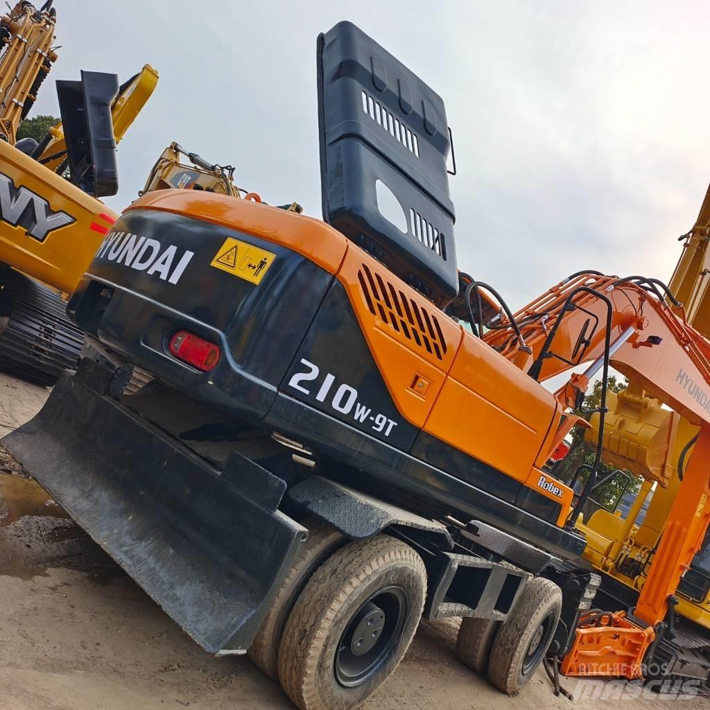 Hyundai 210W-9 Pelle sur pneus
