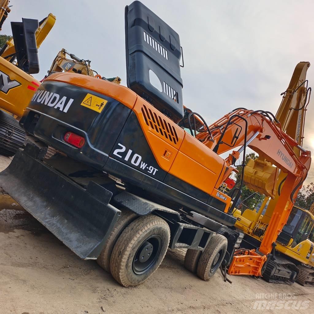 Hyundai 210W-9 Pelle sur pneus