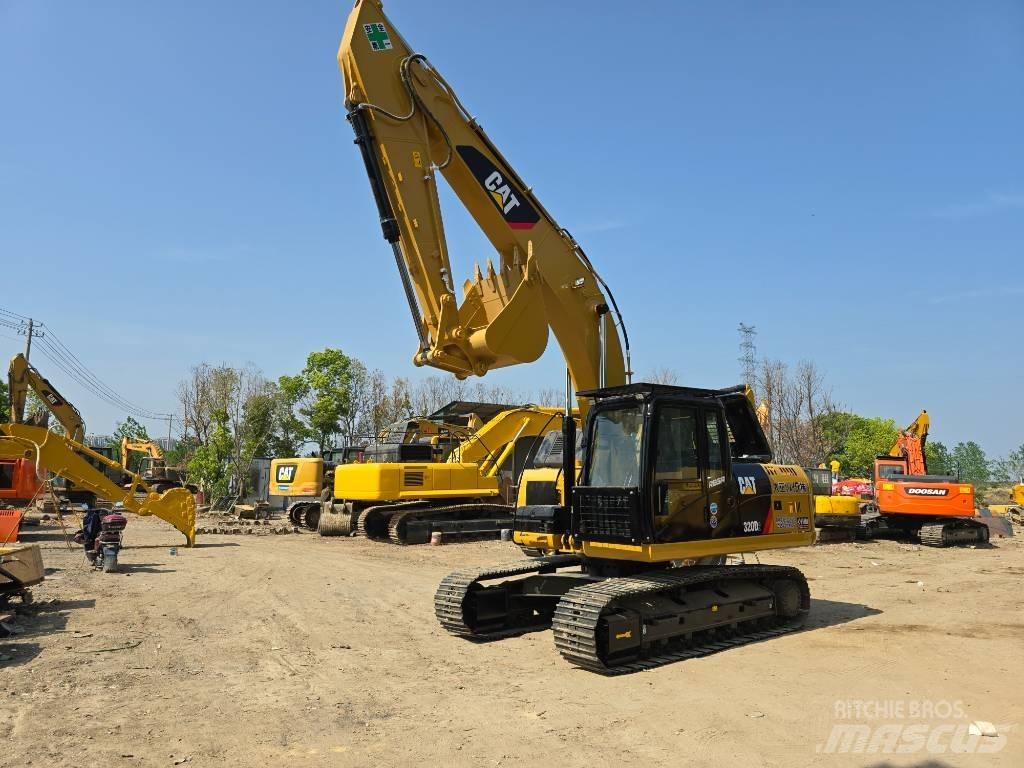 CAT 320D2 Pelle sur chenilles