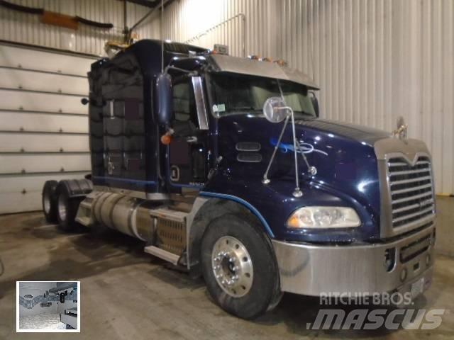 Mack CXU 613 Tracteur routier
