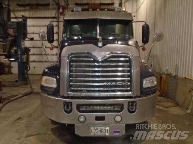 Mack CXU 613 Tracteur routier
