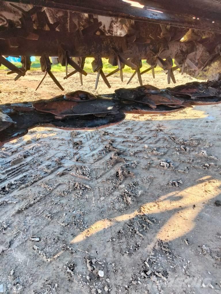 CLAAS DISCO 8200 T Faucheuse-conditionneuse