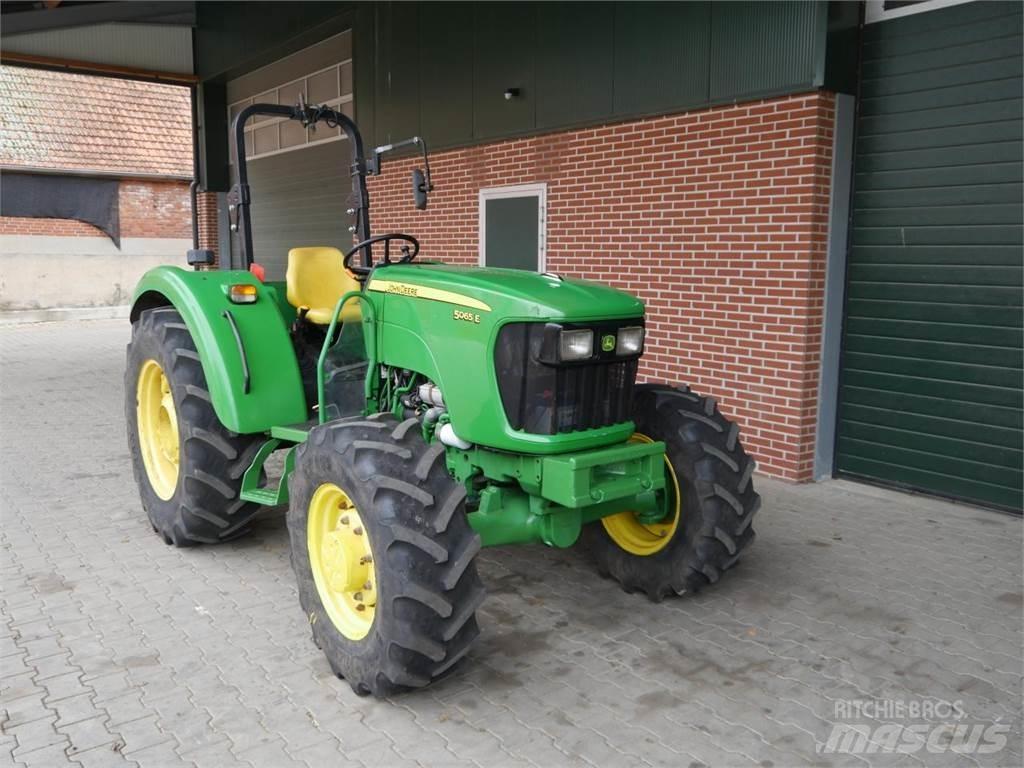 John Deere 5065E Tracteur