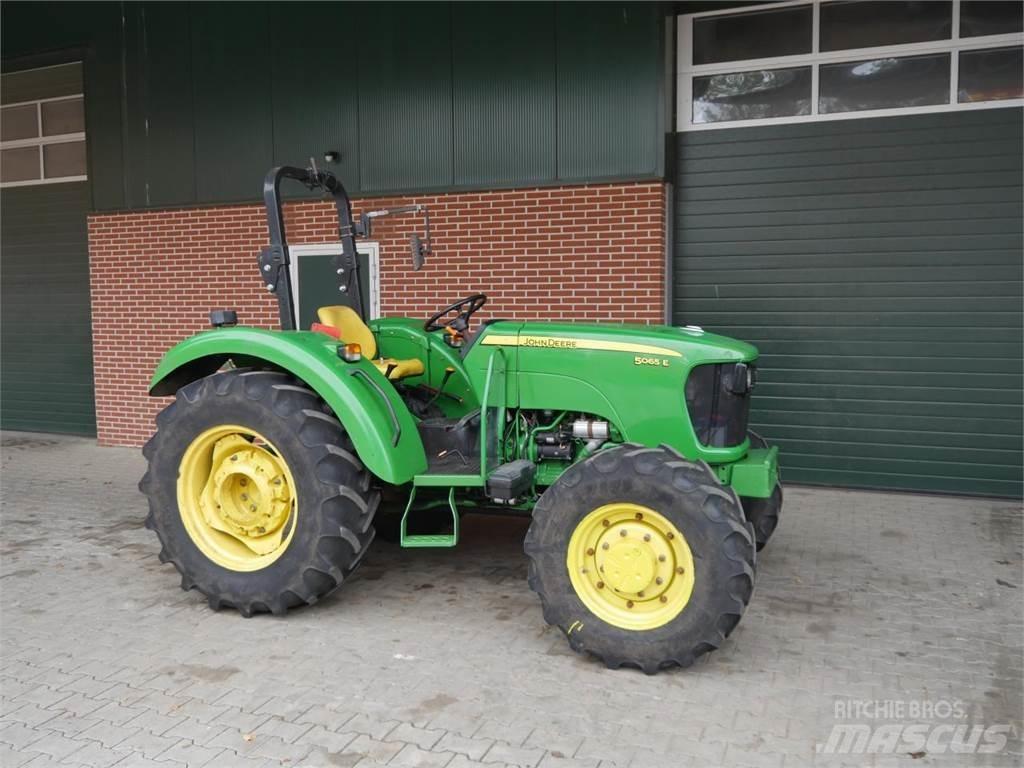John Deere 5065E Tracteur