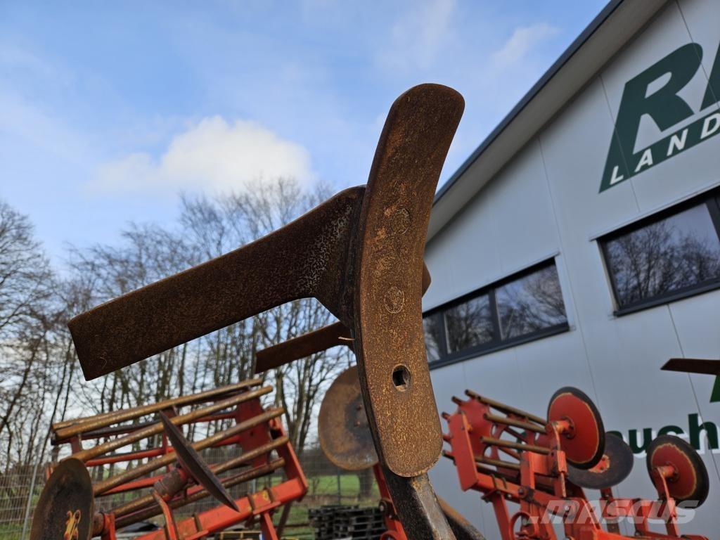 Knoche 5M Déchaumeur, cultivateur