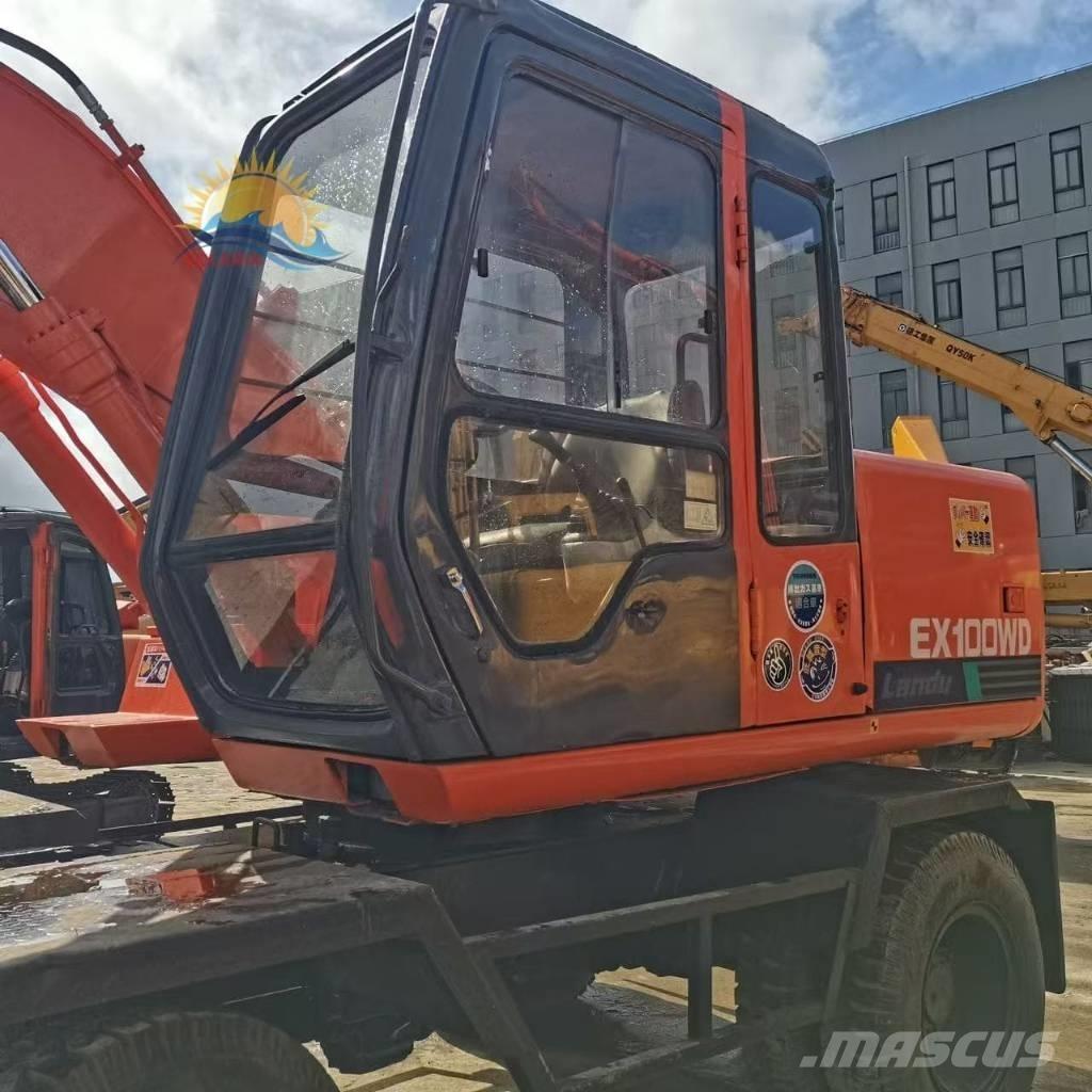 Hitachi EX 100 W D Pelle sur pneus