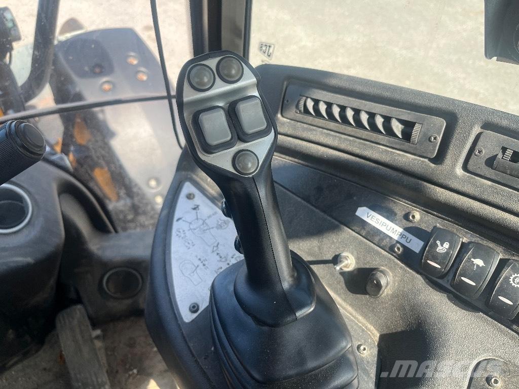 JCB 409 / Myyty, Sold Chargeuse sur pneus
