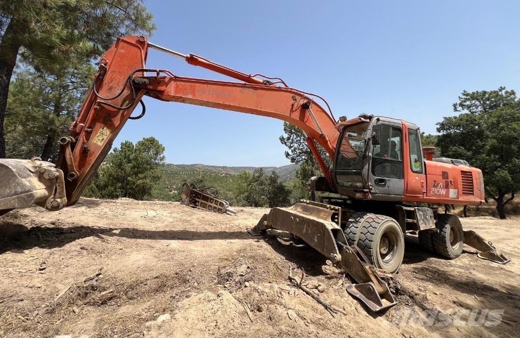Hitachi ZX 210 W Pelle sur pneus