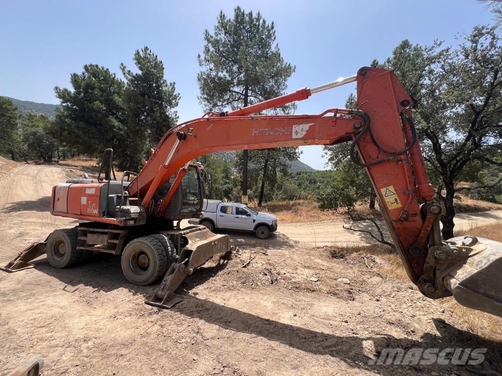 Hitachi ZX 210 W Pelle sur pneus