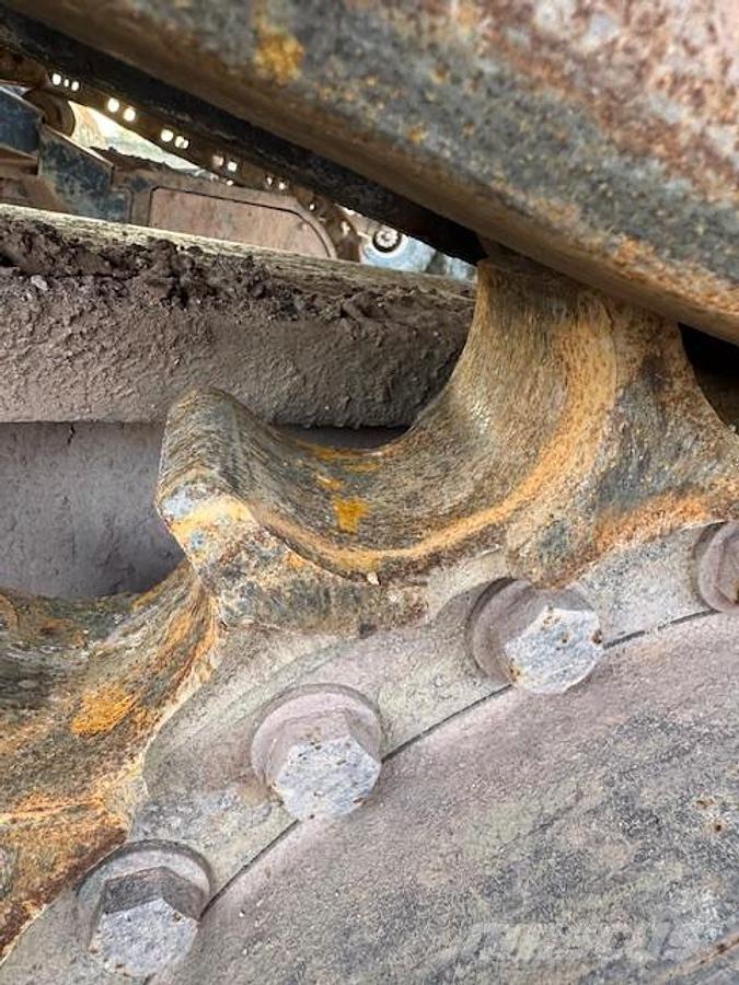 Hitachi ZX650LCH Pelle sur chenilles