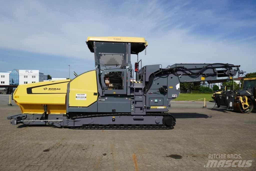Bomag BMF 2500 M Convoyeur d´aliments