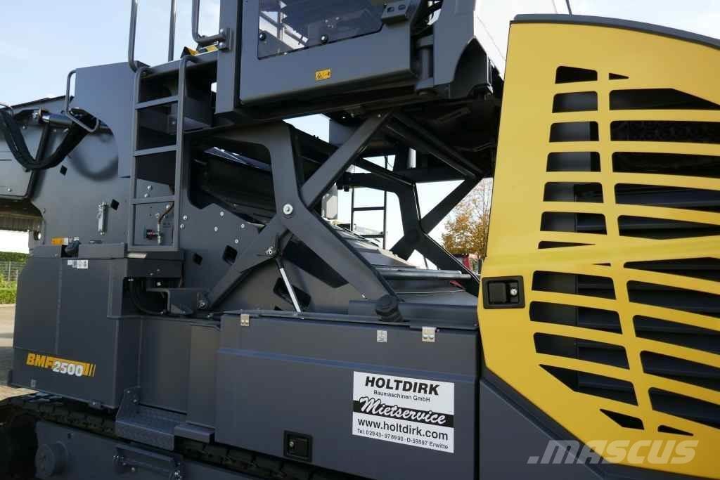 Bomag BMF 2500 M Convoyeur d´aliments