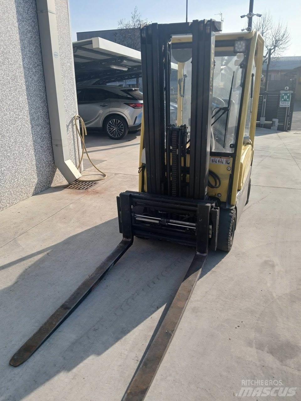 Hyster J1.6XNMWB Chariots élévateurs électriques