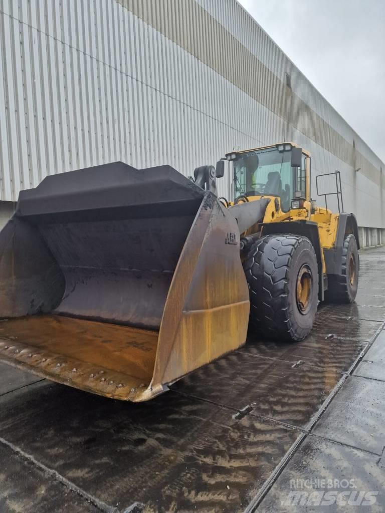 Volvo L 220 F Chargeuse sur pneus