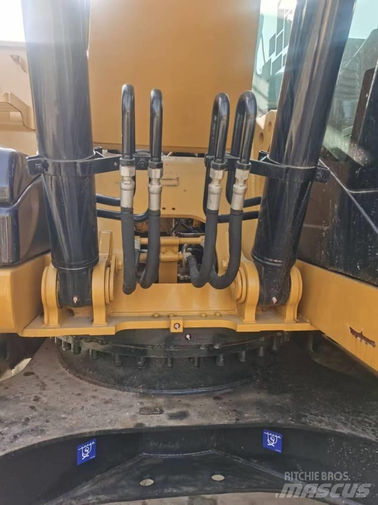CAT 320d2 Pelle sur chenilles