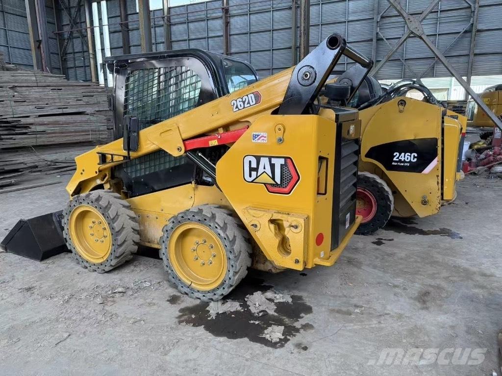 CAT 246C and 262D Chargeuse compacte
