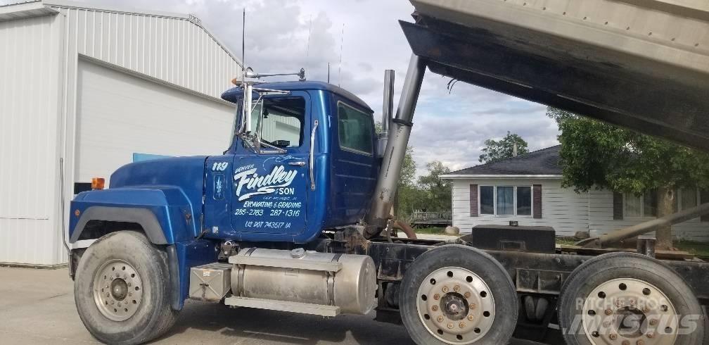 Mack RD 688 S Camion benne