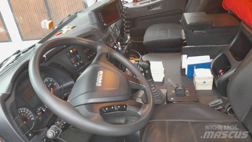 Iveco Trakker 450 Camion plateau ridelle avec grue