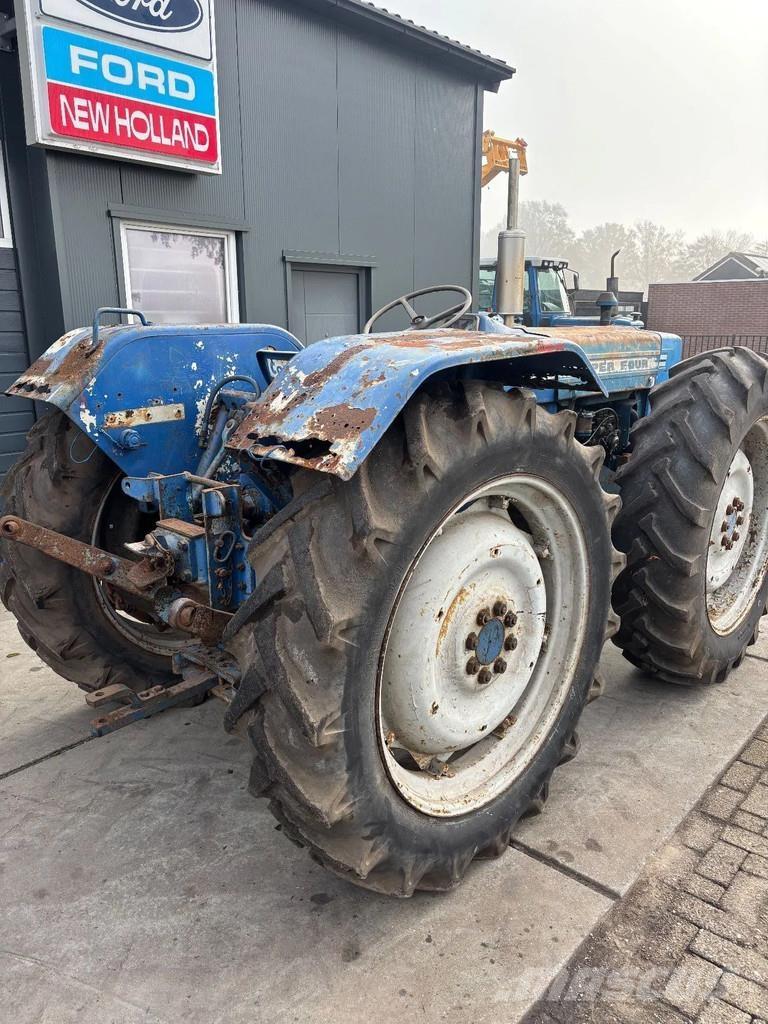 Ford COUNTY 754 Tracteur