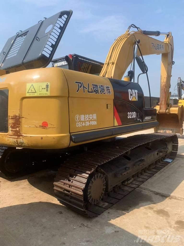 CAT 323 D L Pelle sur chenilles