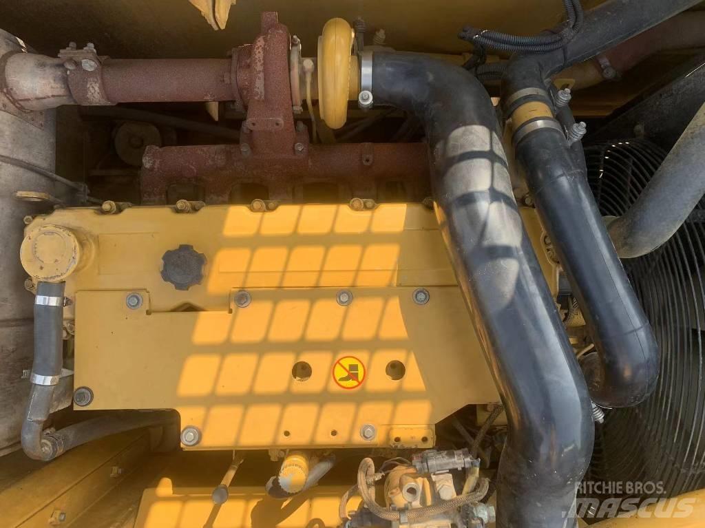 CAT 323 D L Pelle sur chenilles