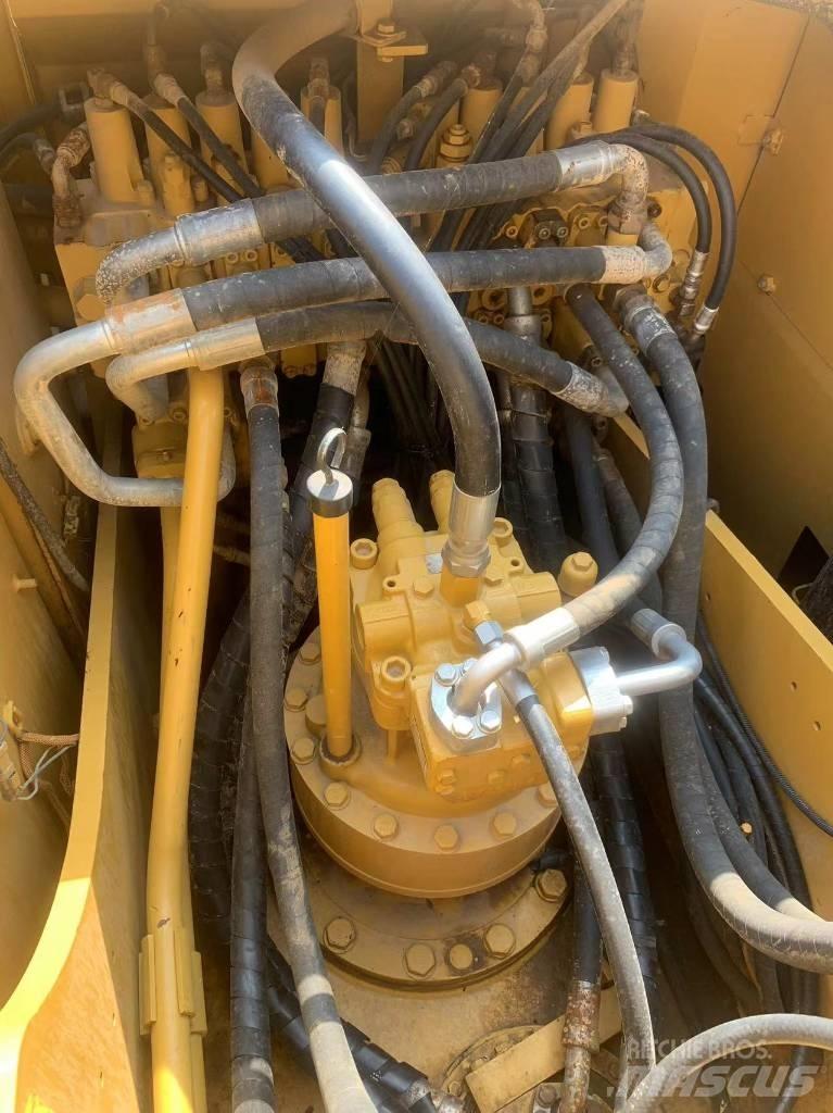 CAT 323 D L Pelle sur chenilles