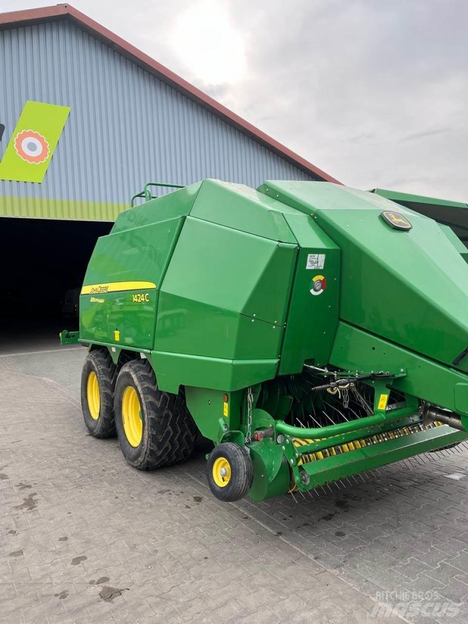 John Deere 1424 C Presse cubique