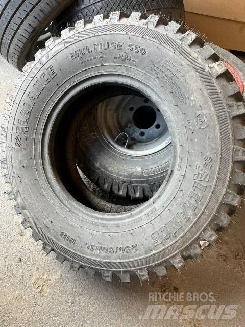 Alliance 550 Pneus, roues et jantes