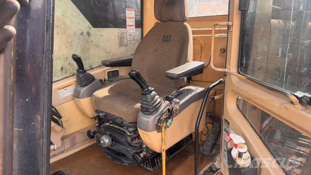 CAT 365 B L II Pelle sur chenilles