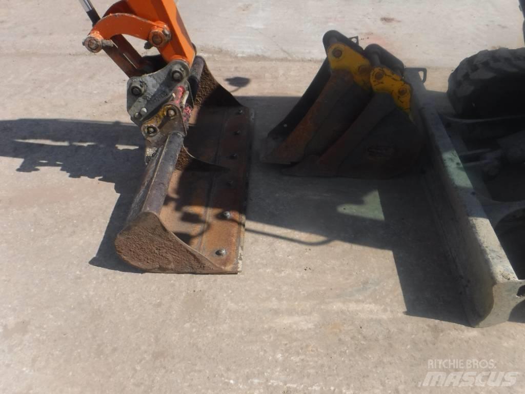 Hitachi ZX 26 U-6 Mini pelle < 7t