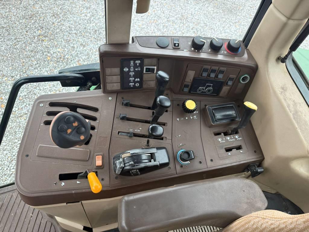 John Deere 6910 Tracteur