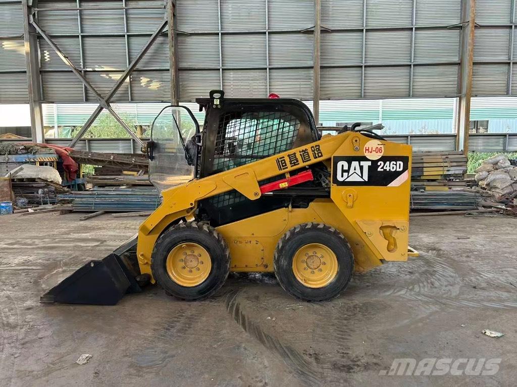 CAT 246 D Chargeuse compacte