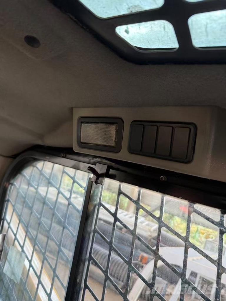 CAT 246 D Chargeuse compacte