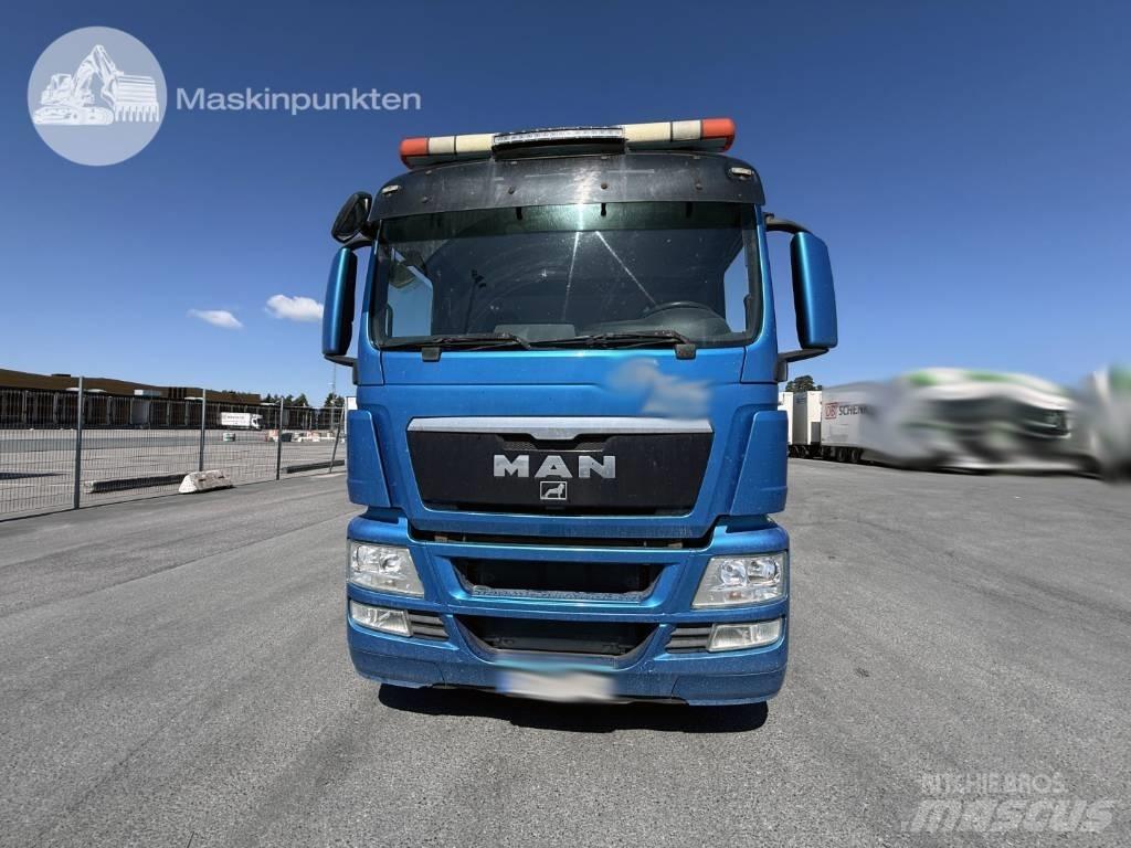 MAN TGS 26.440 BL Camion plateau ridelle avec grue