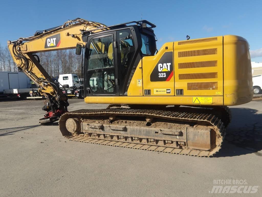 CAT 323 Pelle sur chenilles