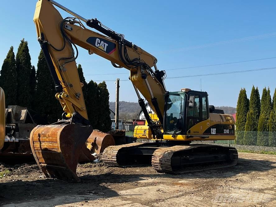 CAT 324 D Pelle sur chenilles