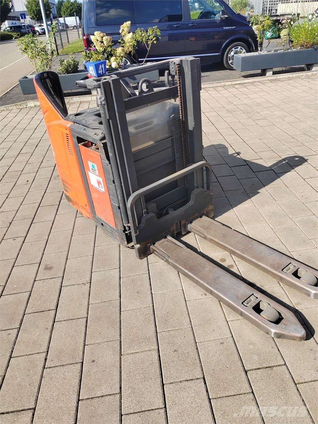 Linde L12 LHP SP Gerbeur accompagnant