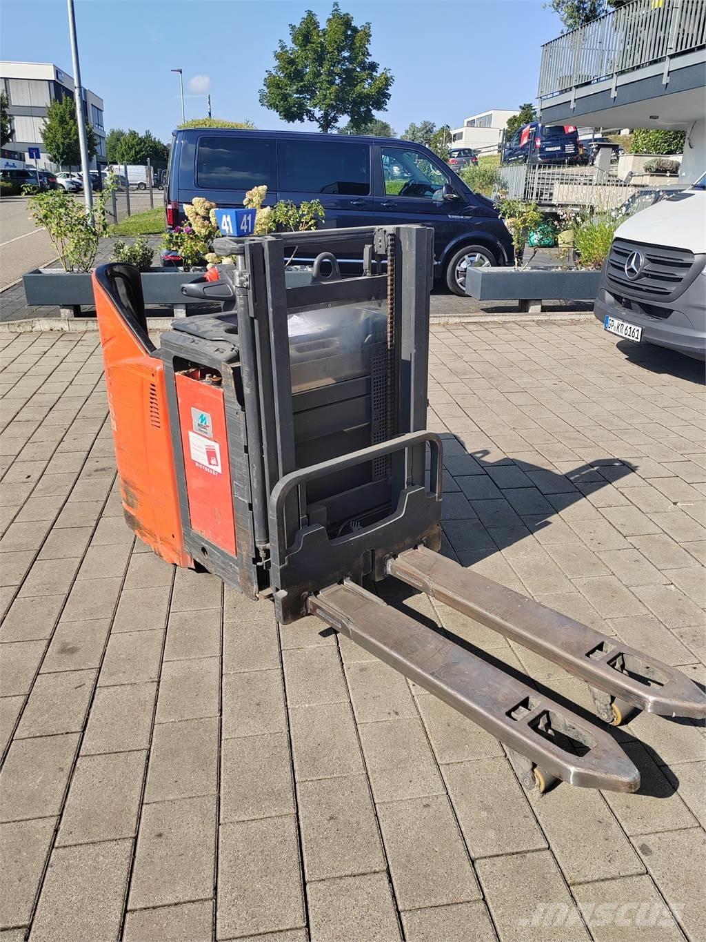 Linde L12 LHP SP Gerbeur accompagnant
