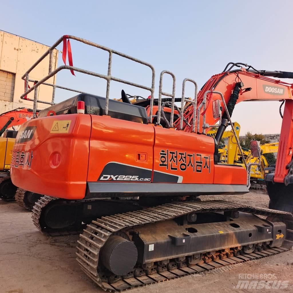 Doosan 225 LC Pelle sur chenilles