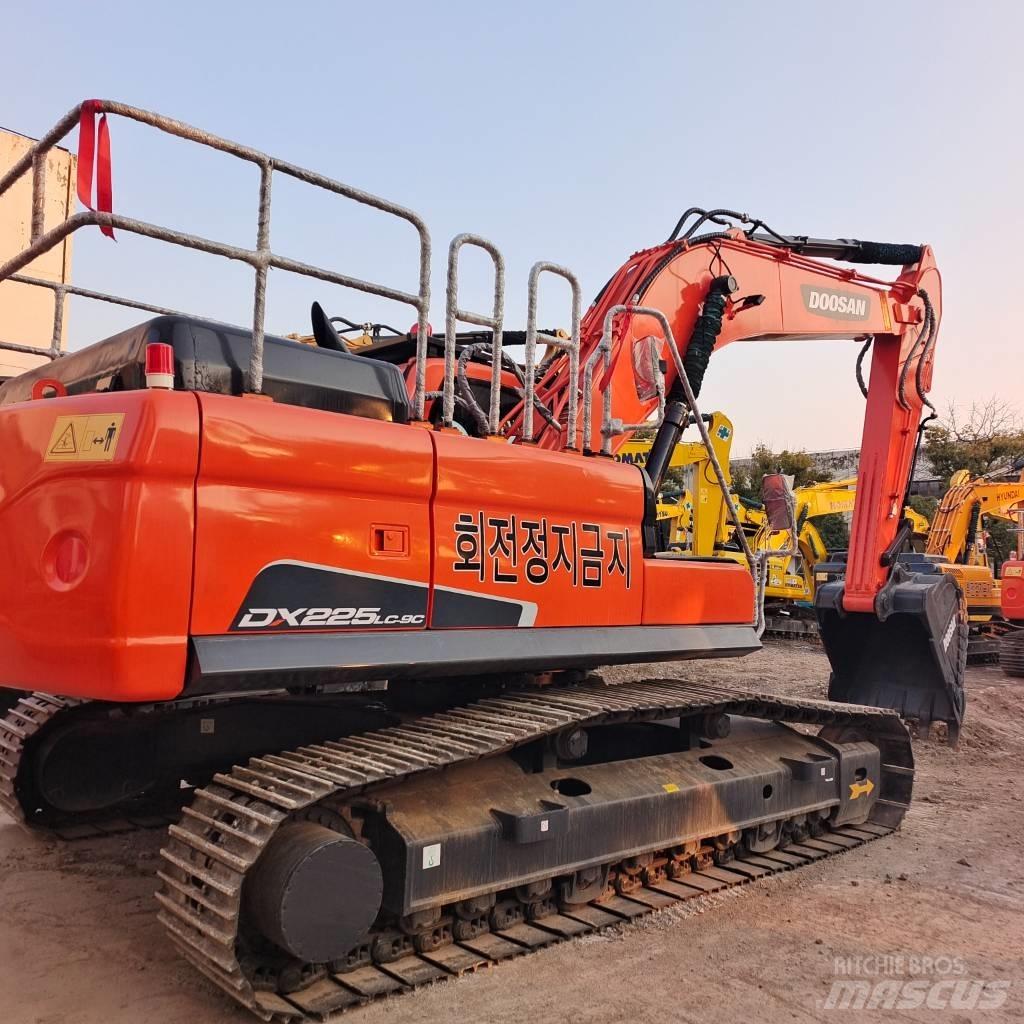 Doosan 225 LC Pelle sur chenilles