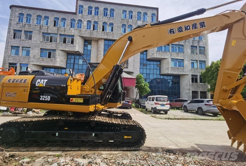 CAT 325 D Pelle sur chenilles