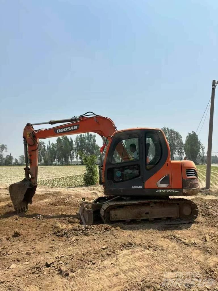 Doosan DX 75-9 Pelle sur chenilles