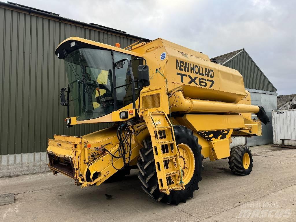 New Holland TX 67 Moissonneuse batteuse