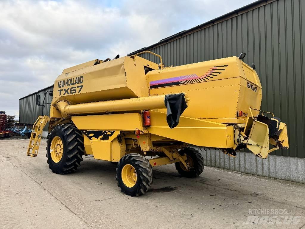 New Holland TX 67 Moissonneuse batteuse