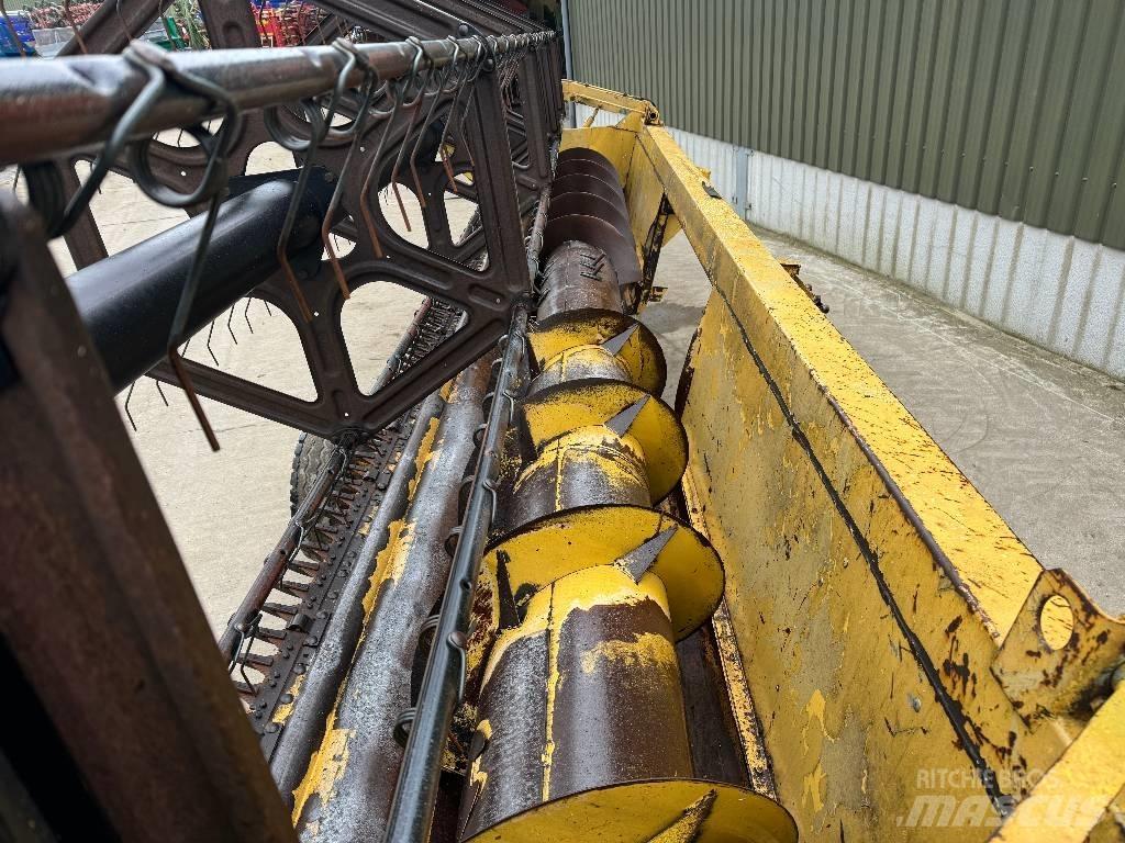 New Holland TX 67 Moissonneuse batteuse