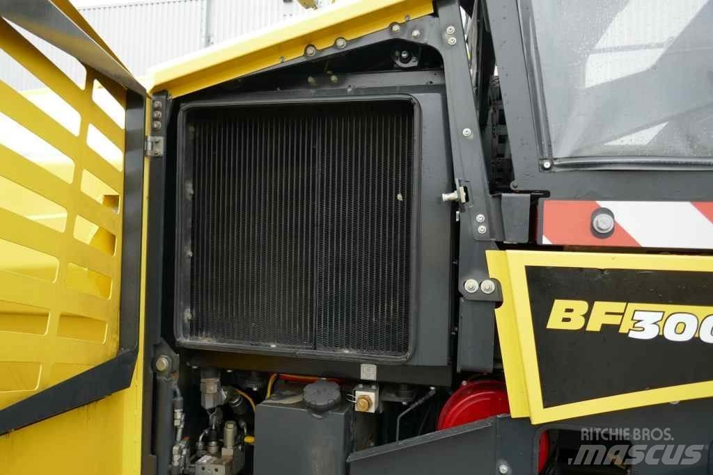 Bomag BF 300 C-2 Mini centrale à bitume