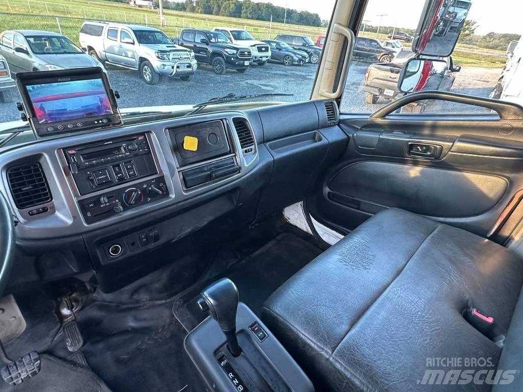 Hino 268 Camion poubelle