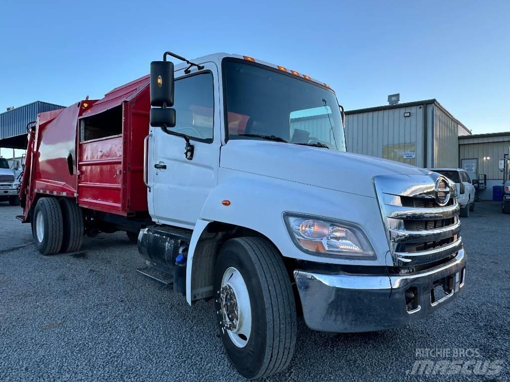 Hino 268 Camion poubelle