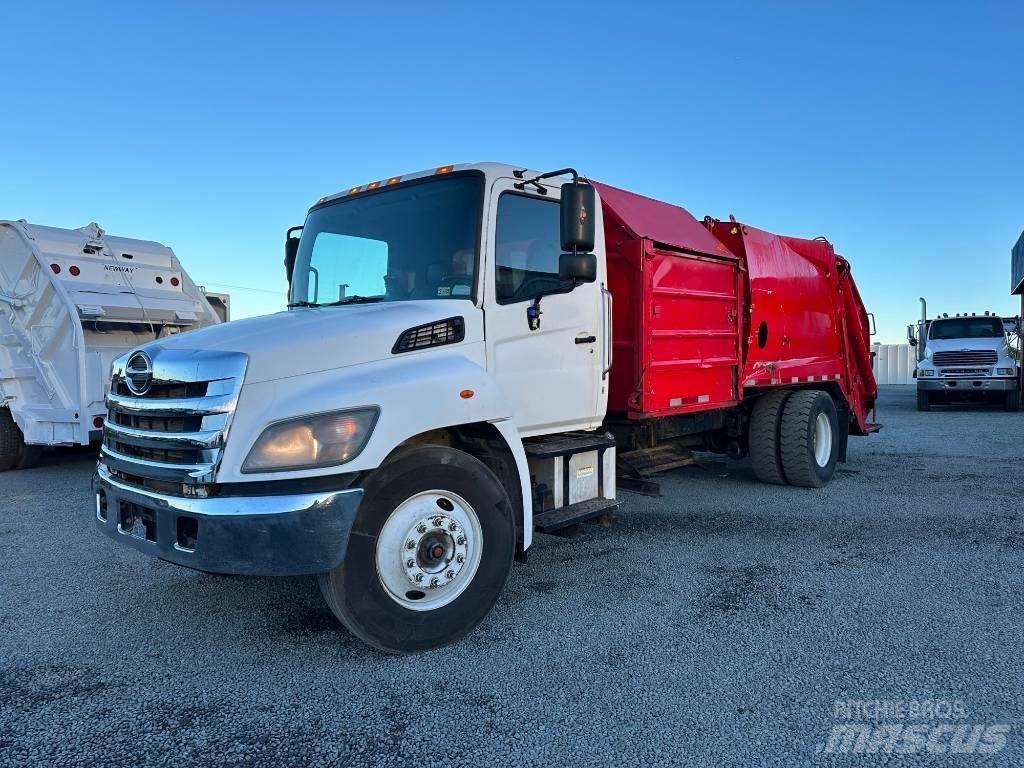 Hino 268 Camion poubelle